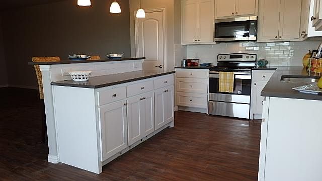 Kitchen Cabinets and Appliances