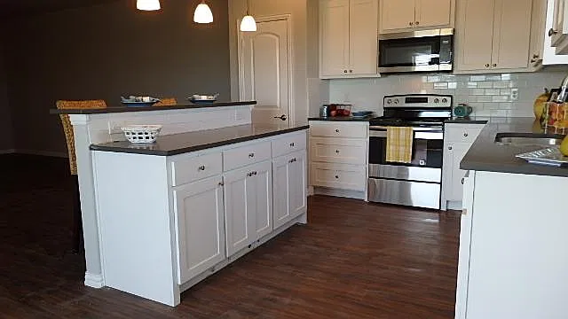 Kitchen Cabinets and Appliances