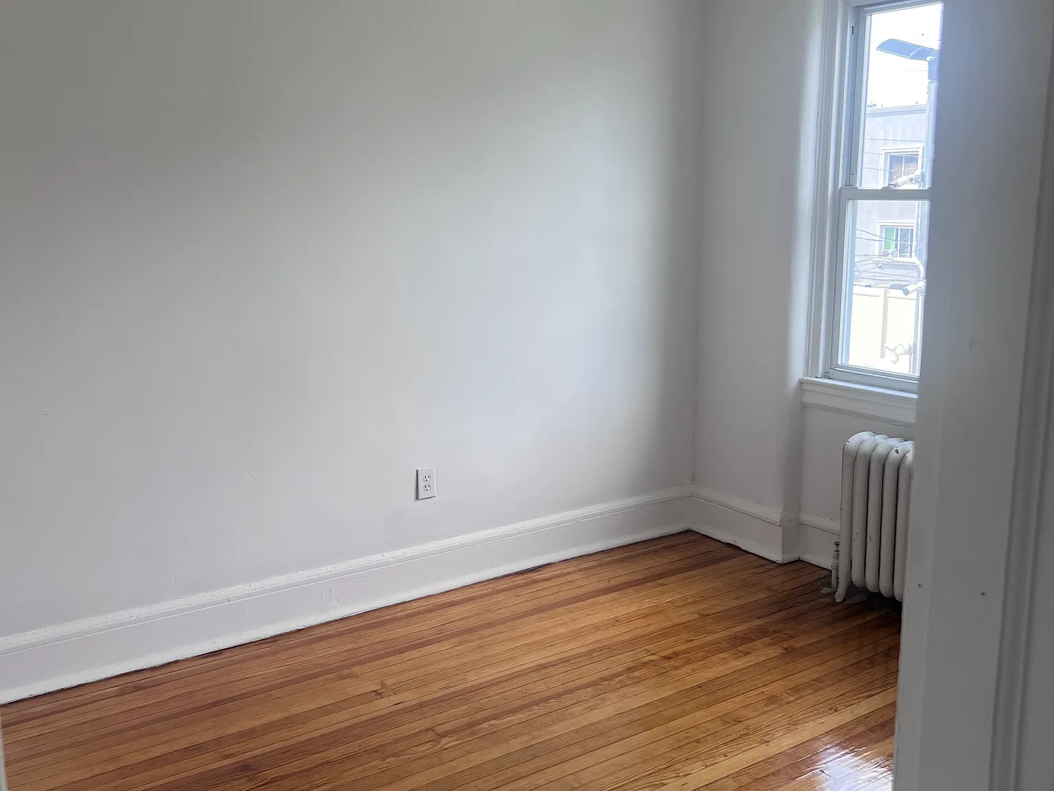 3 bed, 850 sqft, $3,350 — Photo 2
