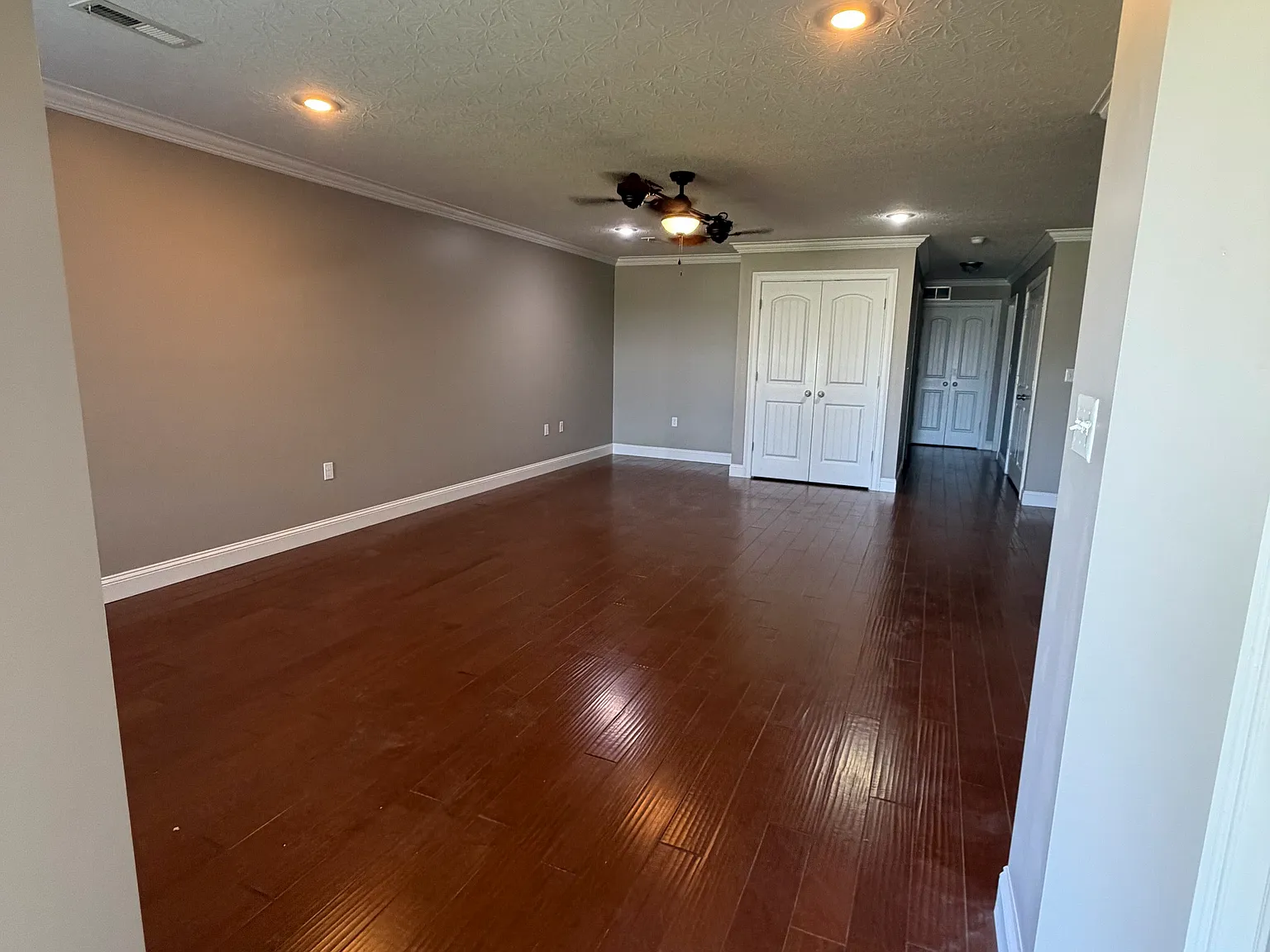 2 bed, 1300 sqft, $1,250 — Photo 3