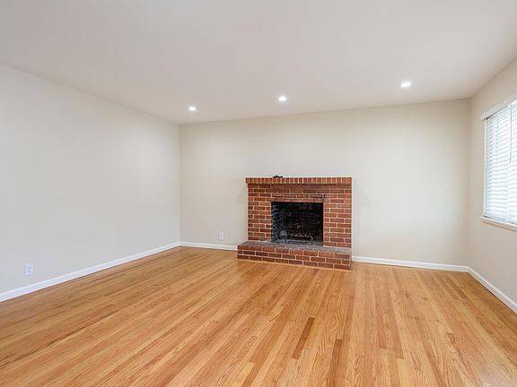 3rd image of 205 Lomita Ave