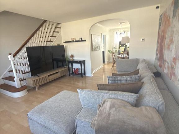 3rd image of 6309 Gillespie St