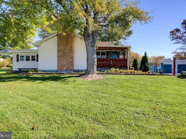 30 Flatbush Rd, Littlestown, PA 17340