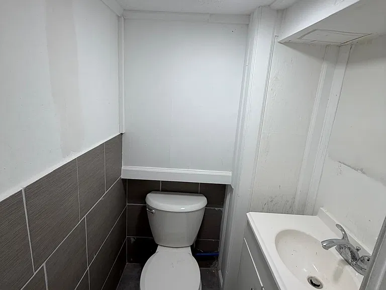 47 Welland Ave #2 — Photo 6