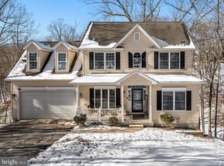 229 Lakeview Dr, Cross Junction, VA 22625