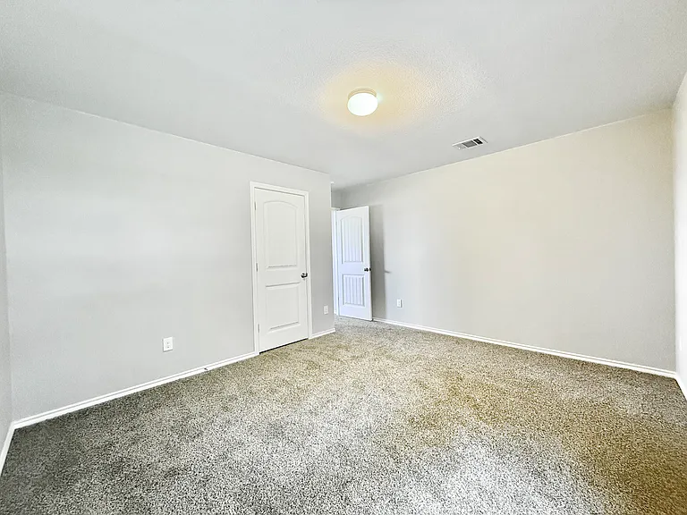 251 Cyrus St — Photo 28