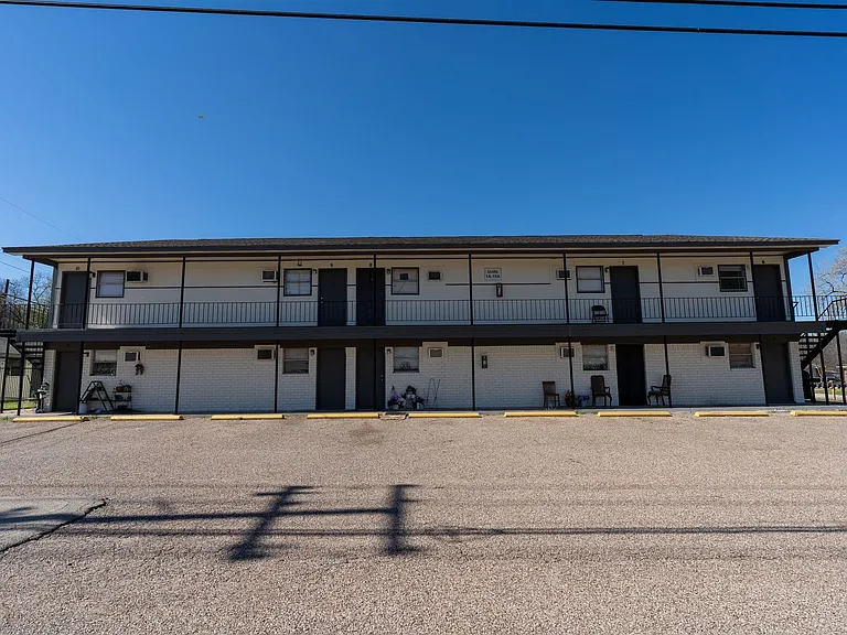 1910 E Crest Dr #3 — Photo 1