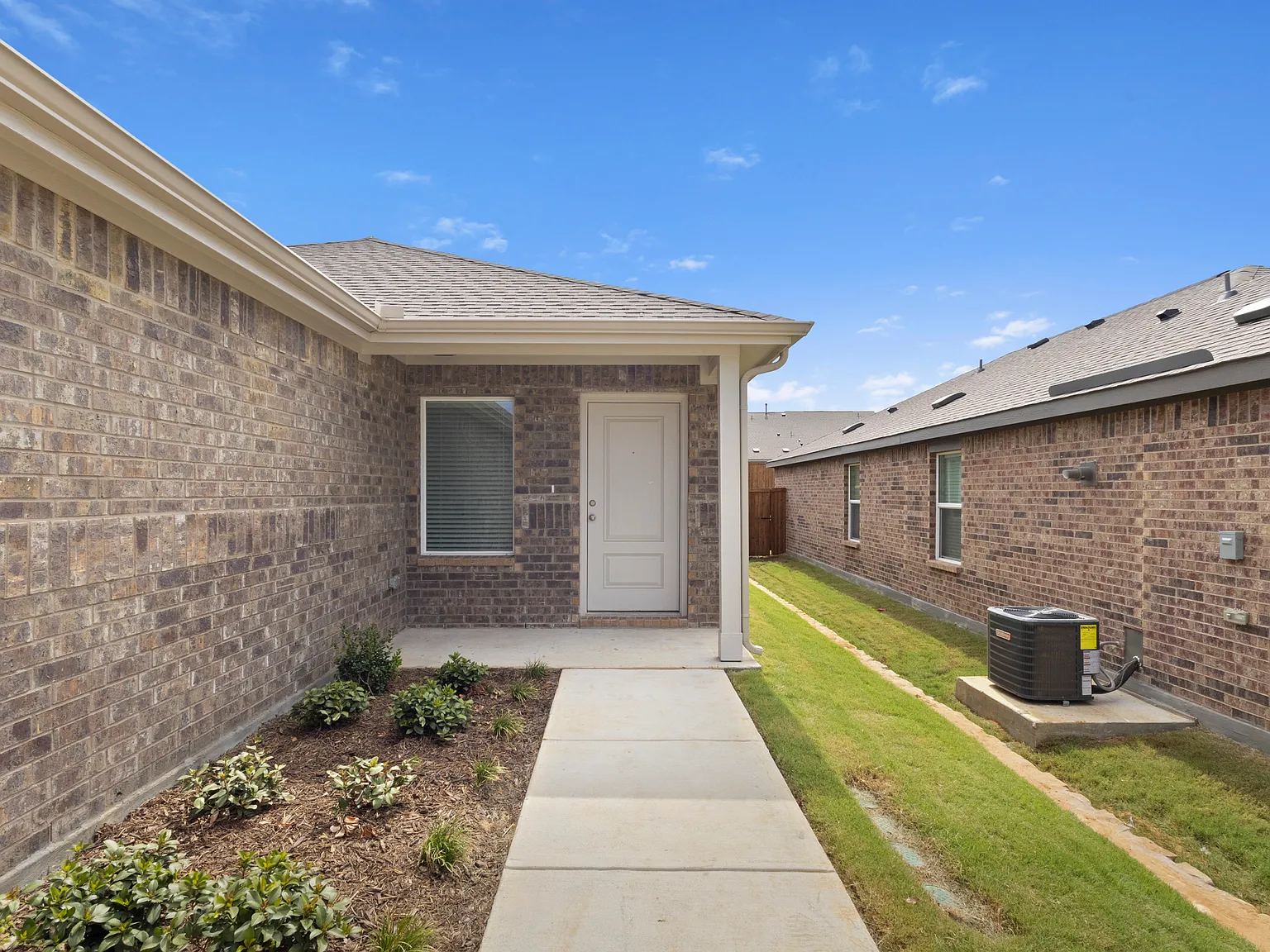 3 bed, 1461 sqft, $1,950 — Photo 2