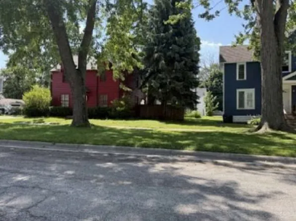 902 Court St, Port Huron, MI 48060