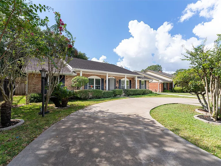 6119 S Braeswood Blvd — Photo 3