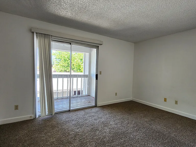 1115 N Lincoln St #B — Photo 15