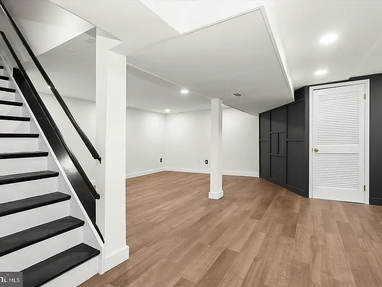 517 Winters Ln — Photo 24