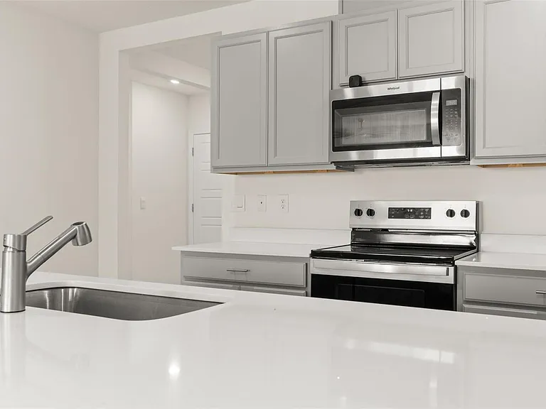 1078 Clay Blvd — Photo 10