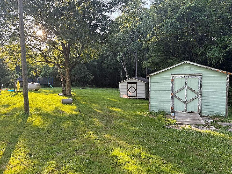 2nd image of 204 Bridges Cir