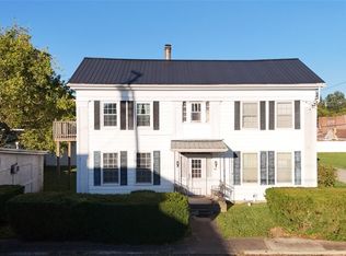 717 Washington St, Elizabeth, WV 26143