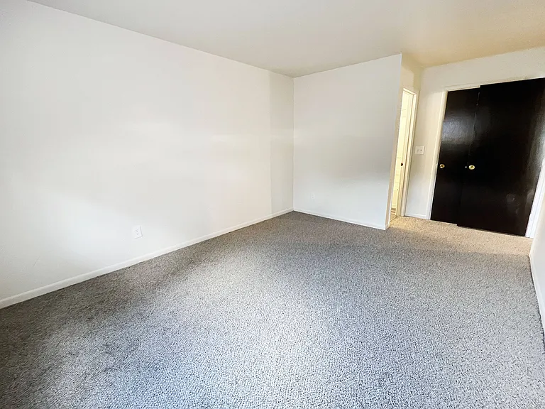 Four Worlds Apartments — Photo 61