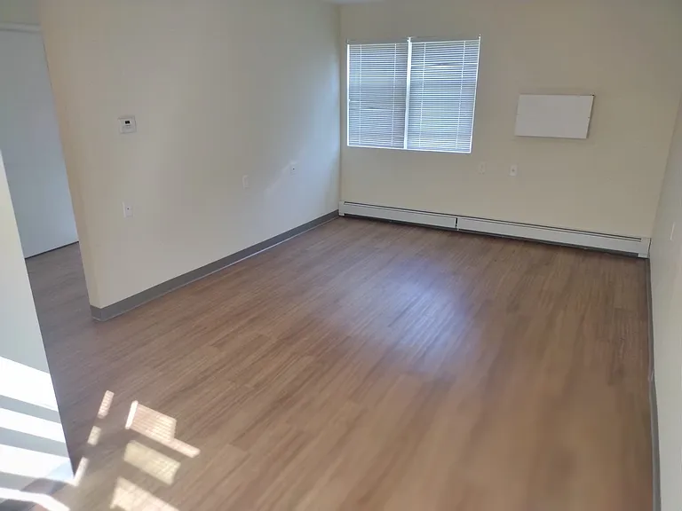 Golden Park Apartments — Photo 6