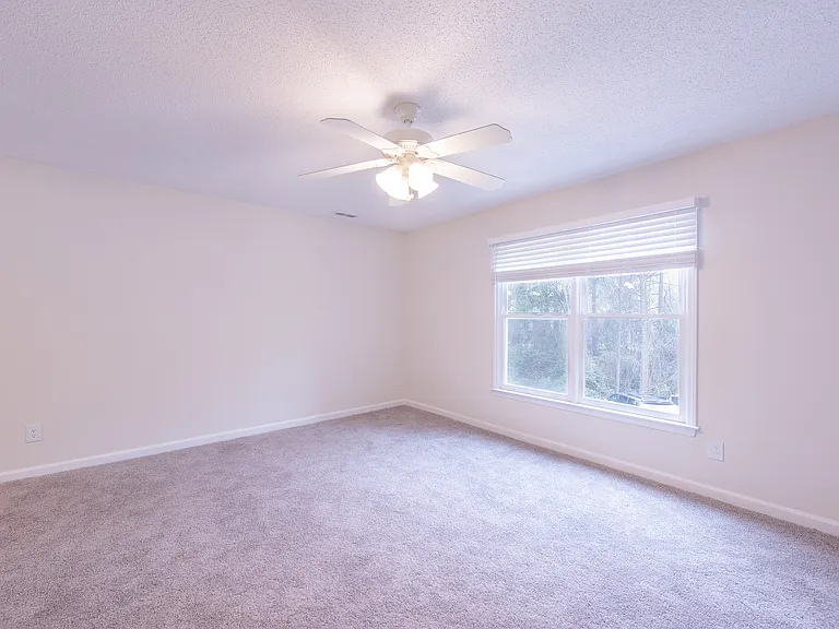 LaSalle Pointe Apartments — Photo 5