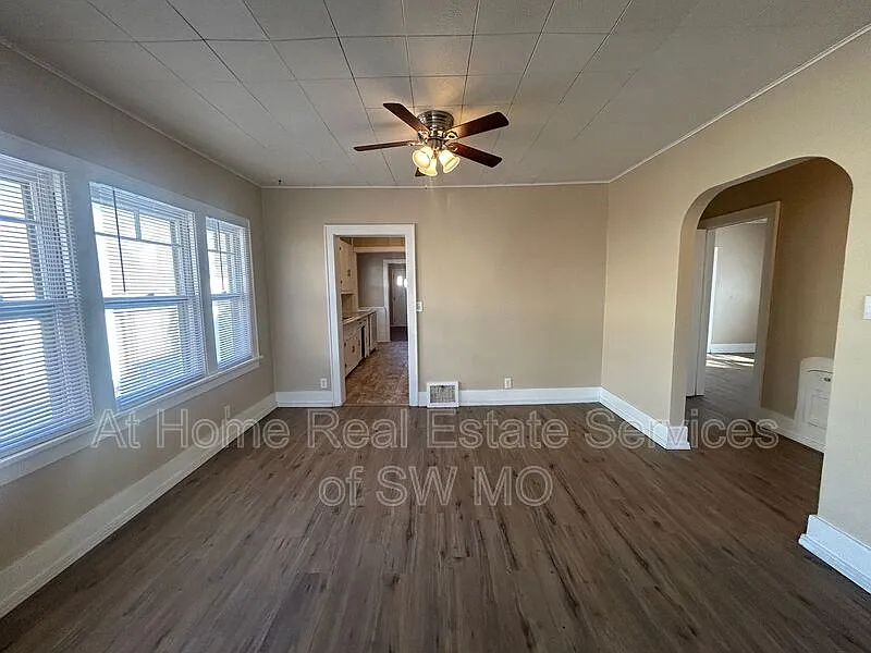 4 bed, 2.0 bath, 1614 sqft, $1,530 — Photo 2