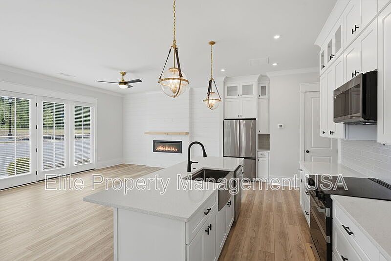 1st image of 331 Orchid St