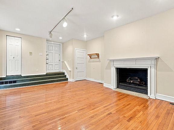 4th image of 902 Spruce St APT D