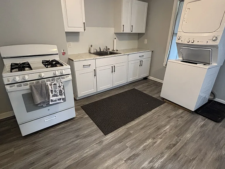 172 Grand St — Photo 5