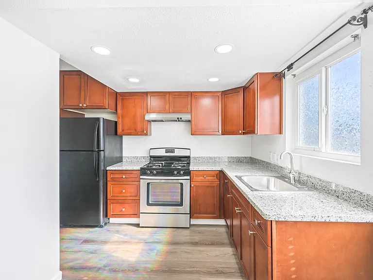 1609 B St #1 — Photo 4