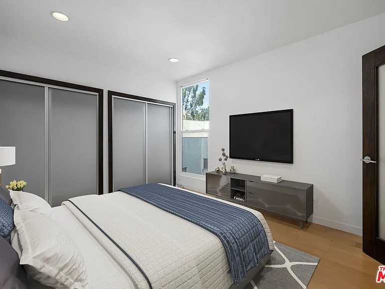 8550 Holloway Dr #405 — Photo 17