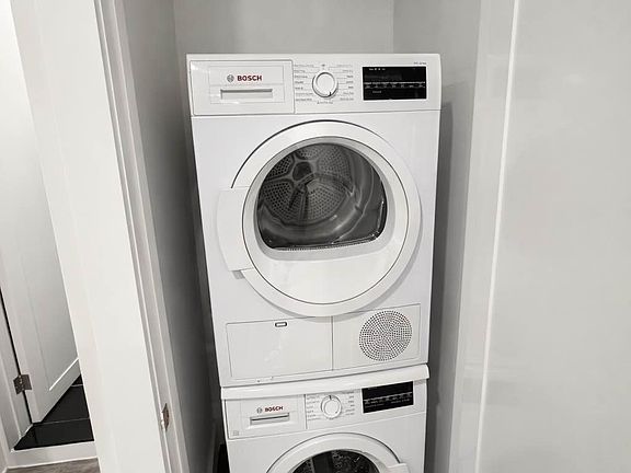 3rd image of 65 Seaman Ave APT 2J