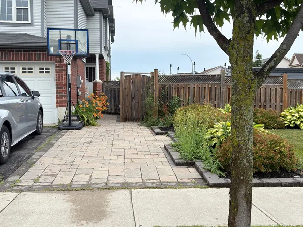 2 Sophia Cres, Kitchener, ON N2R 1X5