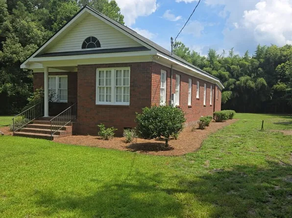 824 W Railroad St, Claxton, GA 30417