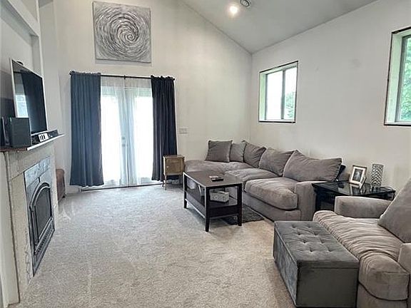 4th image of 121 Diamond Street