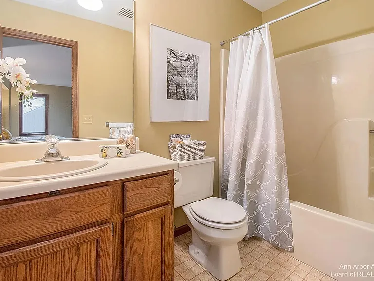 492 Park Pl — Photo 24