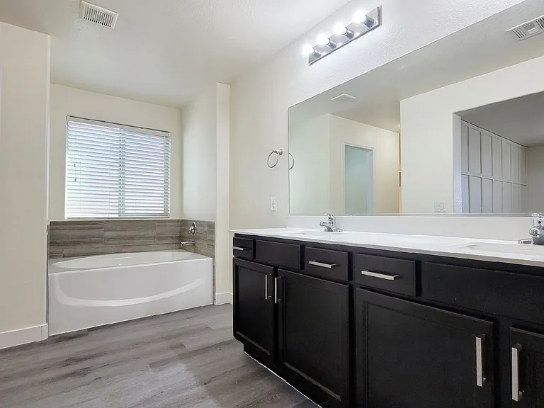 8518 Genesee Ct — Photo 16
