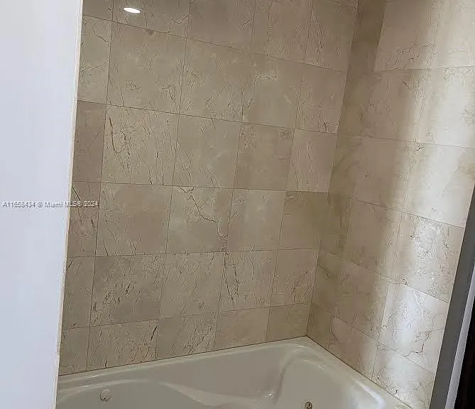 6365 Collins Ave #4209 — Photo 14
