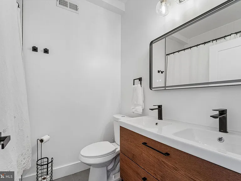 2565 Tulip St — Photo 10