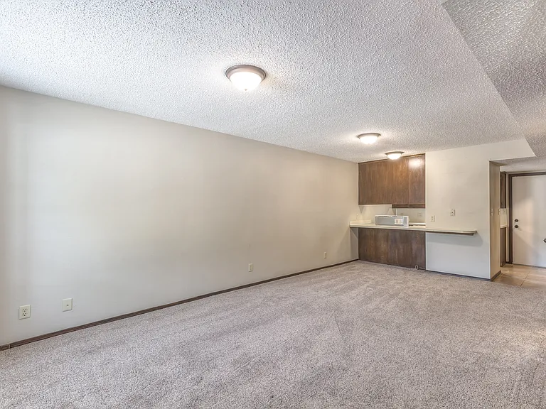 644B Earthside Dr — Photo 5