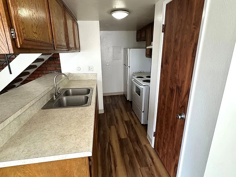 1212 Chalmette Ave — Photo 9