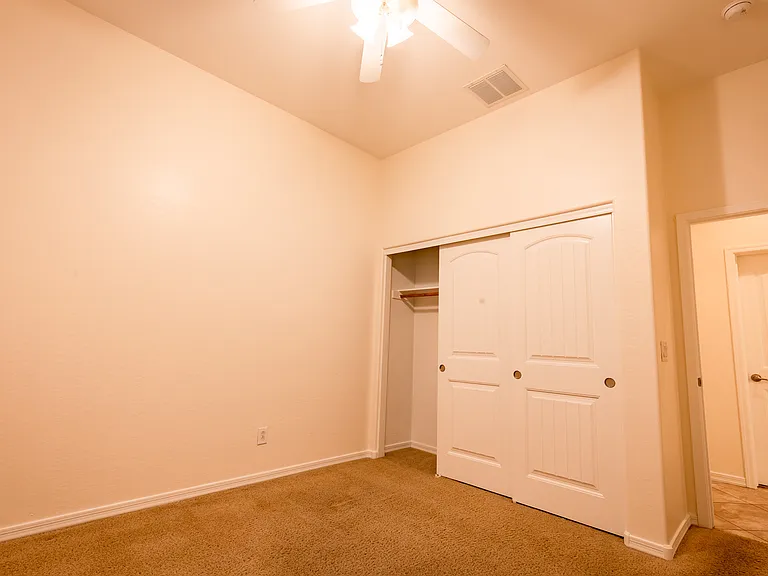 562 E Janet Way — Photo 20
