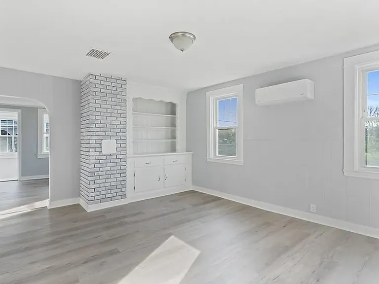 147 Rogers St — Photo 2