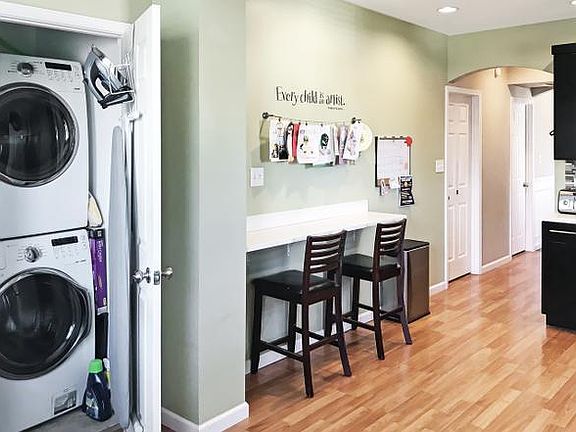 4th image of 5511 W Dakin St #2