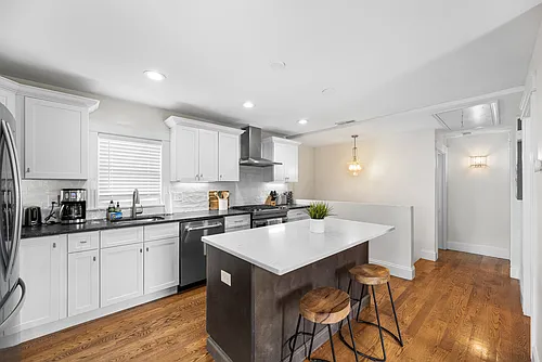 114 Moreland St Photo 1