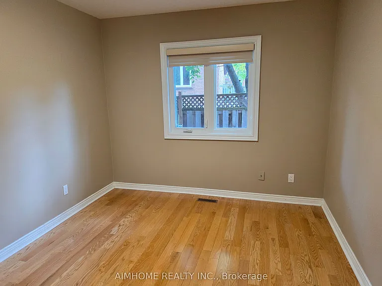 49 Holbrook Ct — Photo 12