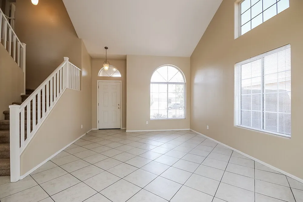 3 bed, 2.5 bath, 2061 sqft, $2,410 — Photo 4