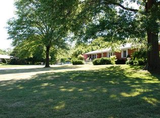 325 Green Acres Dr, Xenia, OH 45385