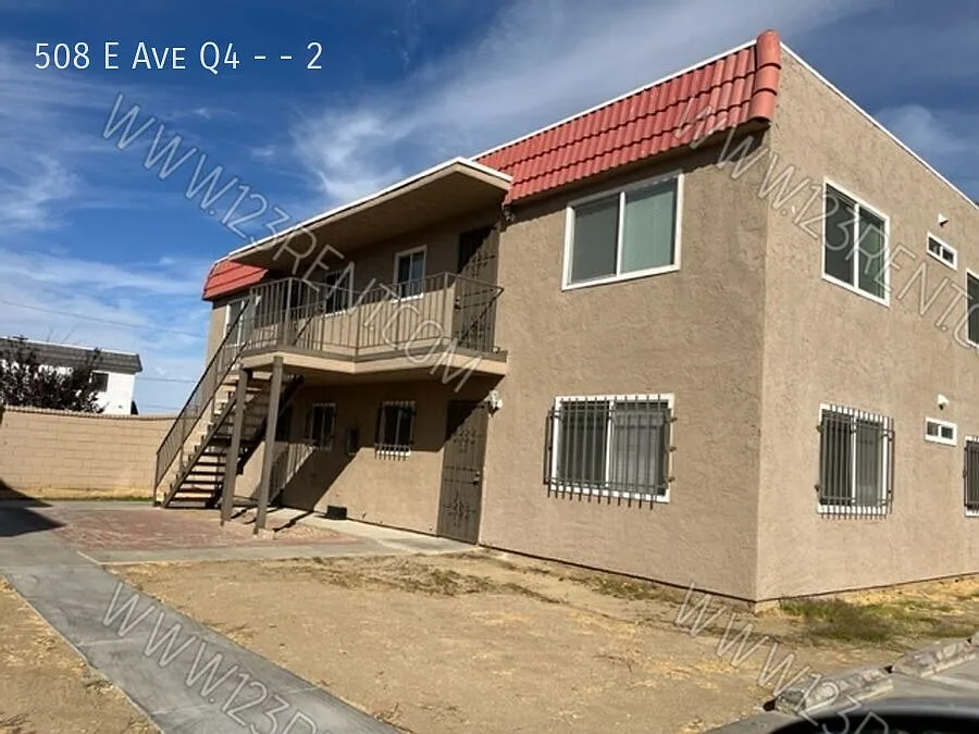 2BD/ 1BTH Apartment East Palmdale — Photo 2