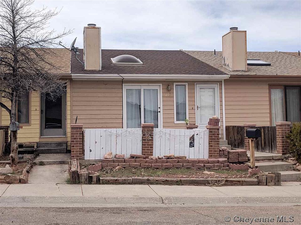 1st image of 1072 N 18th St