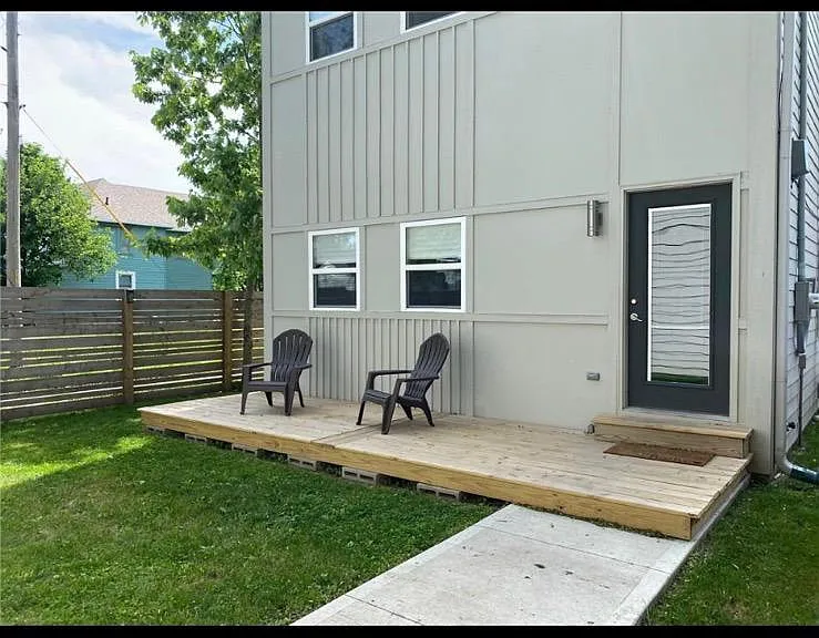 829 S Randolph St — Photo 32