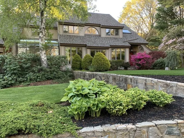 111 Loring St, Duxbury, MA 02332