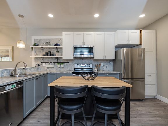 3rd image of 4733 River Rd W #204